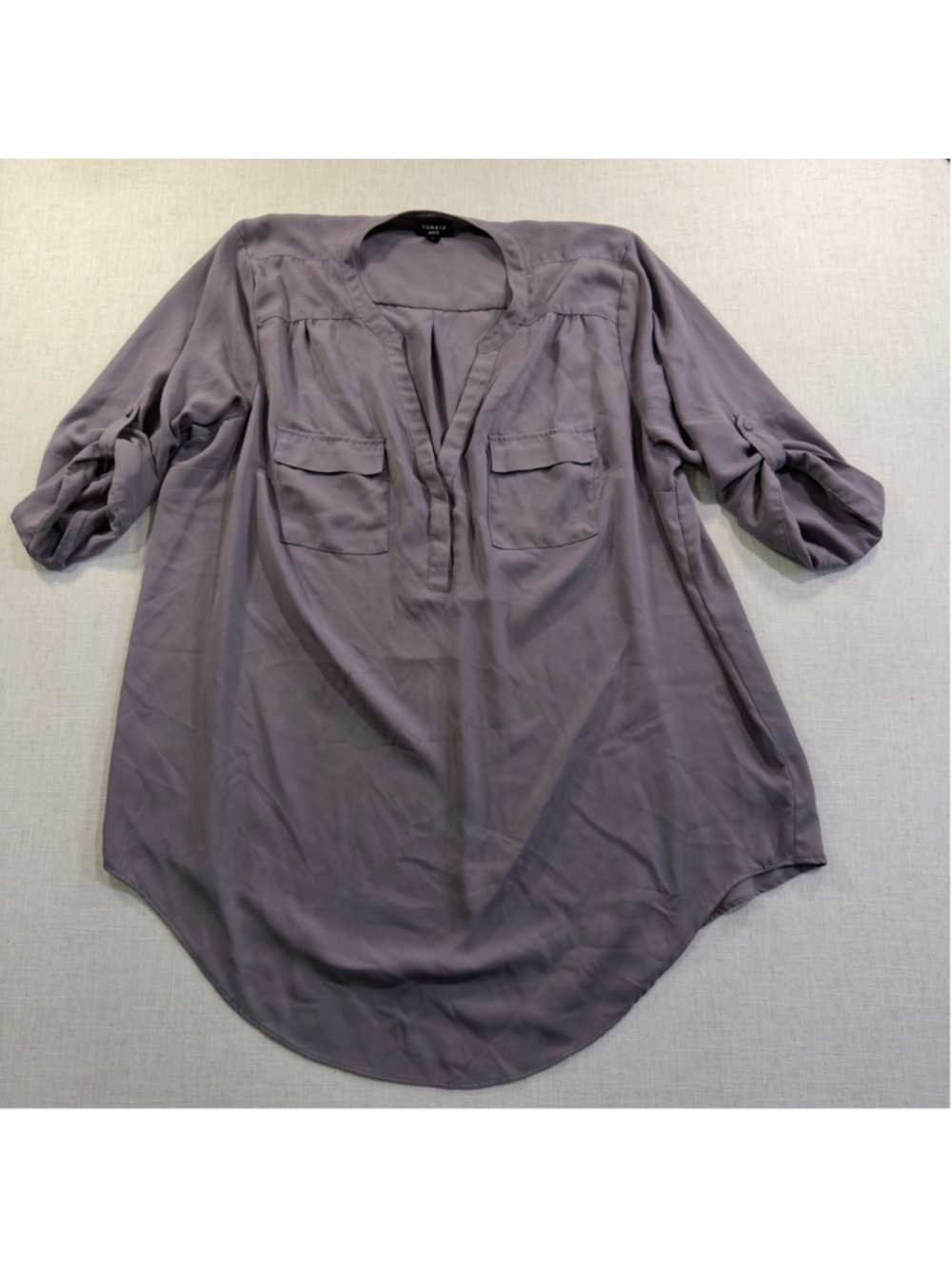 Torrid Harper Women’s Plus 2X (2) Grey Georgette Roll Tab Tunic Blouse Top